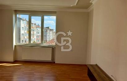 ÇORLU MERKEZ'DE CADDE ÜZERİ 2+1 SATILIK DAİRE