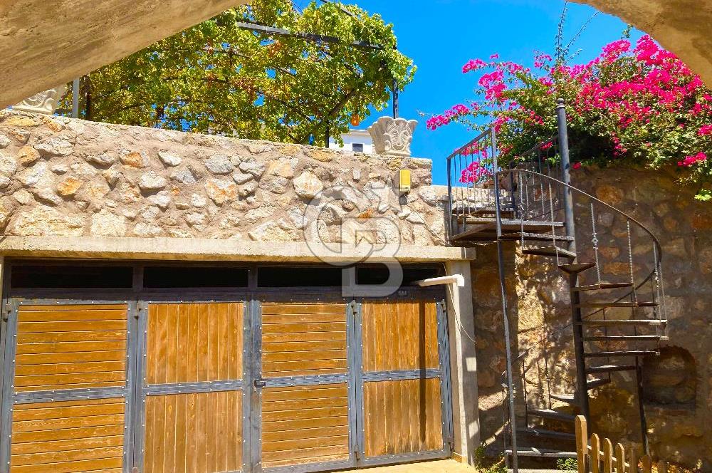 Datça Kızlan'da deniz manzaralı 952 m2 arsa içinde Satılık müstakil ev