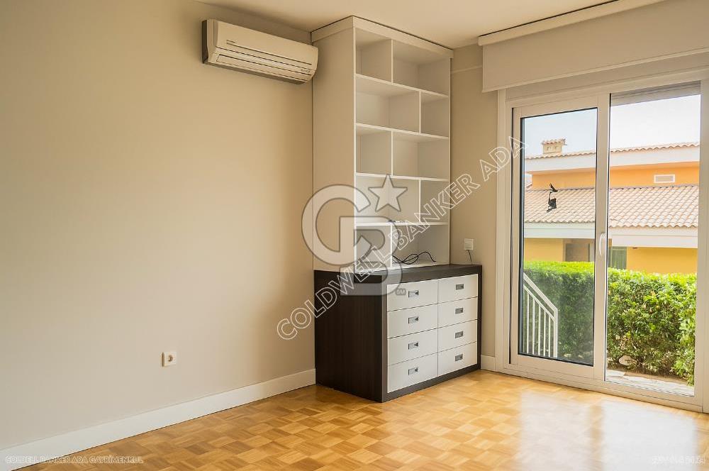 Kuşadası Marina Ege Vista Evlerinde Satılık 5+1 Bahçe Dubleks Daire