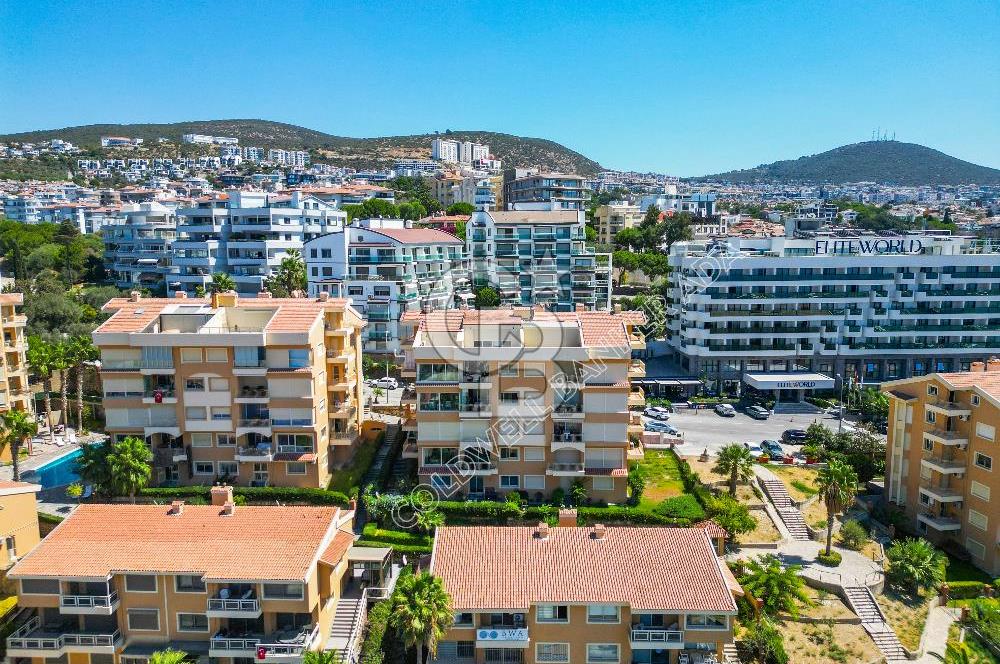 Kuşadası Marina Ege Vista Evlerinde Satılık 5+1 Bahçe Dubleks Daire
