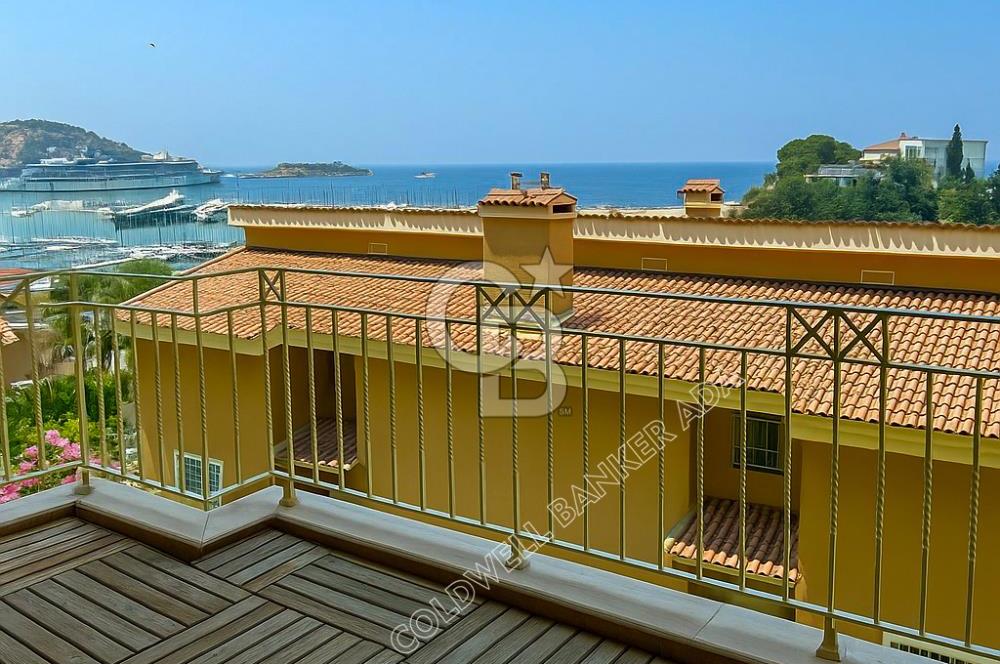 Kuşadası Marina Ege Vista Evlerinde Satılık 5+1 Bahçe Dubleks Daire