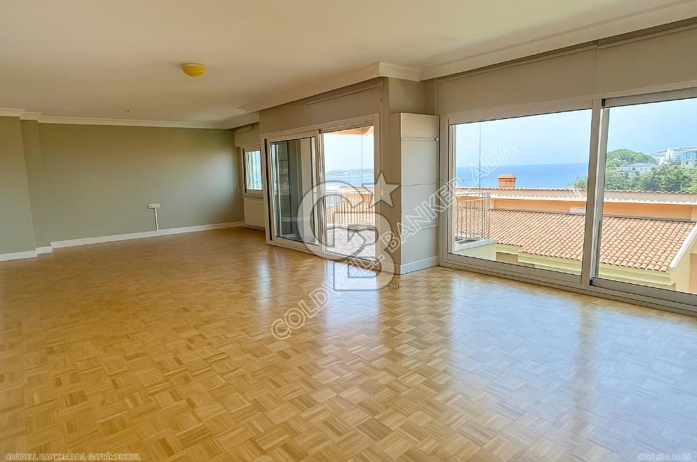 Kuşadası Marina Ege Vista Evlerinde Satılık 5+1 Bahçe Dubleks Daire