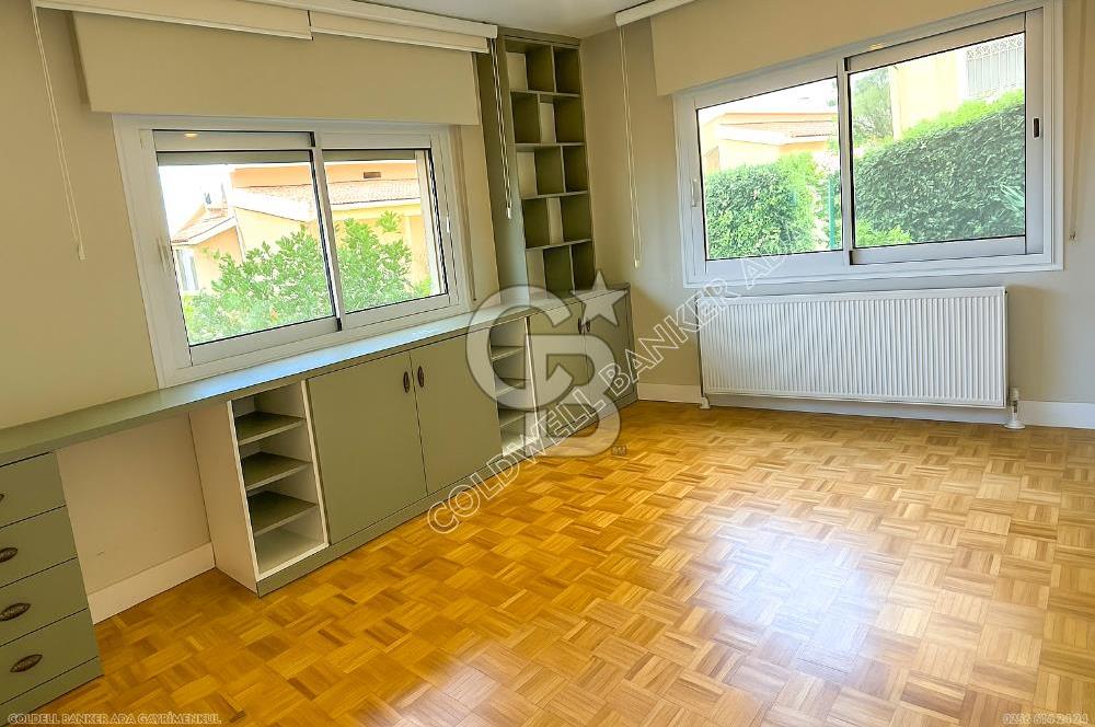Kuşadası Marina Ege Vista Evlerinde Satılık 5+1 Bahçe Dubleks Daire