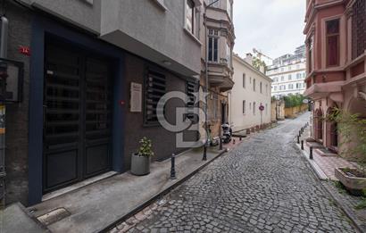 Beyoğlu, Nur-u Ziya Sok.'ta Asansörlü, Balkonlu SATILIK Daire