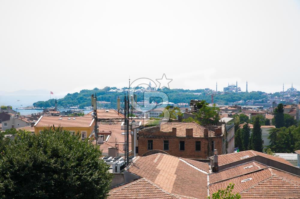 Beyoğlu, Nur-u Ziya Sok.'ta Asansörlü, Balkonlu SATILIK Daire
