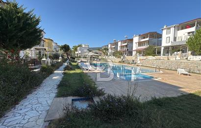 AKBÜK MERKEZDE Deniz Manzaralı 4+1 Havuzlu Sitede Müstakil Tripleks Satılık Villa