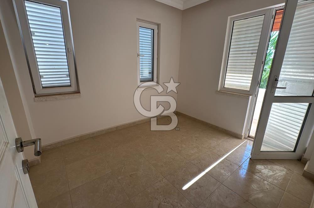 AKBÜK MERKEZDE Deniz Manzaralı 4+1 Havuzlu Sitede Müstakil Tripleks Satılık Villa