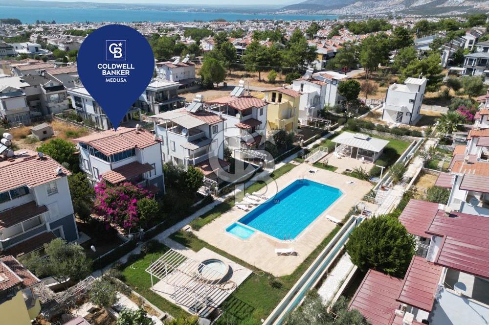 AKBÜK MERKEZDE Deniz Manzaralı 4+1 Havuzlu Sitede Müstakil Tripleks Satılık Villa