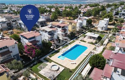 AKBÜK MERKEZDE Deniz Manzaralı 4+1 Havuzlu Sitede Müstakil Tripleks Satılık Villa