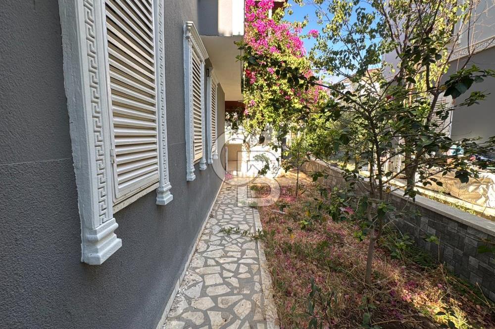 AKBÜK MERKEZDE Deniz Manzaralı 4+1 Havuzlu Sitede Müstakil Tripleks Satılık Villa