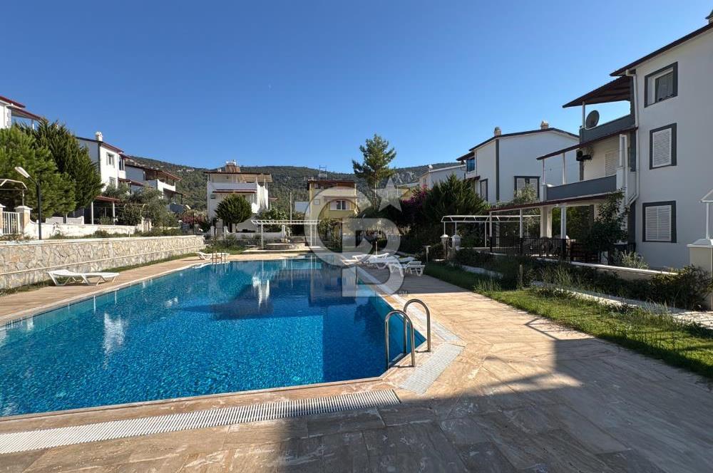 AKBÜK MERKEZDE Deniz Manzaralı 4+1 Havuzlu Sitede Müstakil Tripleks Satılık Villa