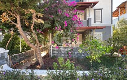 AKBÜK MERKEZDE Deniz Manzaralı 4+1 Havuzlu Sitede Müstakil Tripleks Satılık Villa