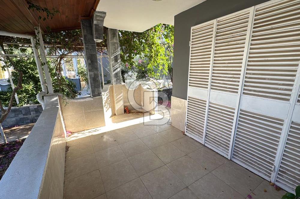 AKBÜK MERKEZDE Deniz Manzaralı 4+1 Havuzlu Sitede Müstakil Tripleks Satılık Villa