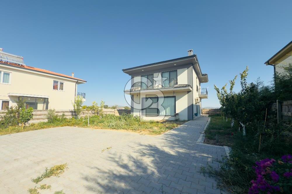 Bozcaada'ya Komşu, Denize Yakın 3+1 Satılık Villa