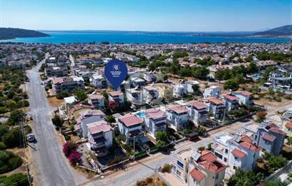 AKBÜK MERKEZDE Deniz Manzaralı 4+1 Havuzlu Sitede Müstakil Tripleks Satılık Villa
