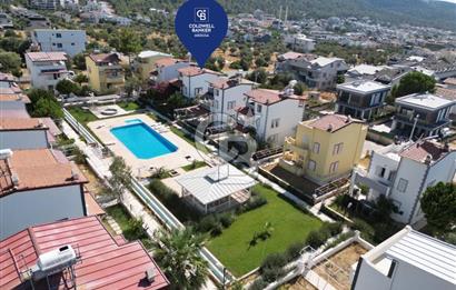 AKBÜK MERKEZDE Deniz Manzaralı 4+1 Havuzlu Sitede Müstakil Tripleks Satılık Villa