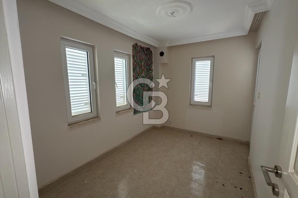 AKBÜK MERKEZDE Deniz Manzaralı 4+1 Havuzlu Sitede Müstakil Tripleks Satılık Villa