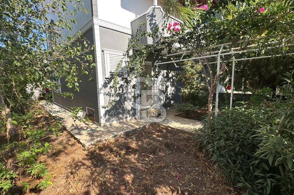 AKBÜK MERKEZDE Deniz Manzaralı 4+1 Havuzlu Sitede Müstakil Tripleks Satılık Villa