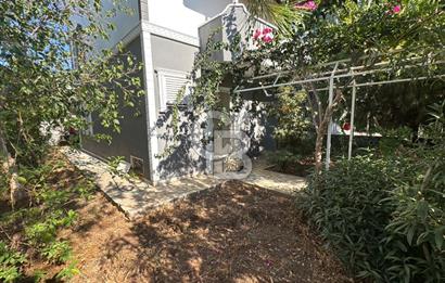 AKBÜK MERKEZDE Deniz Manzaralı 4+1 Havuzlu Sitede Müstakil Tripleks Satılık Villa