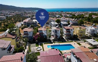 AKBÜK MERKEZDE Deniz Manzaralı 4+1 Havuzlu Sitede Müstakil Tripleks Satılık Villa