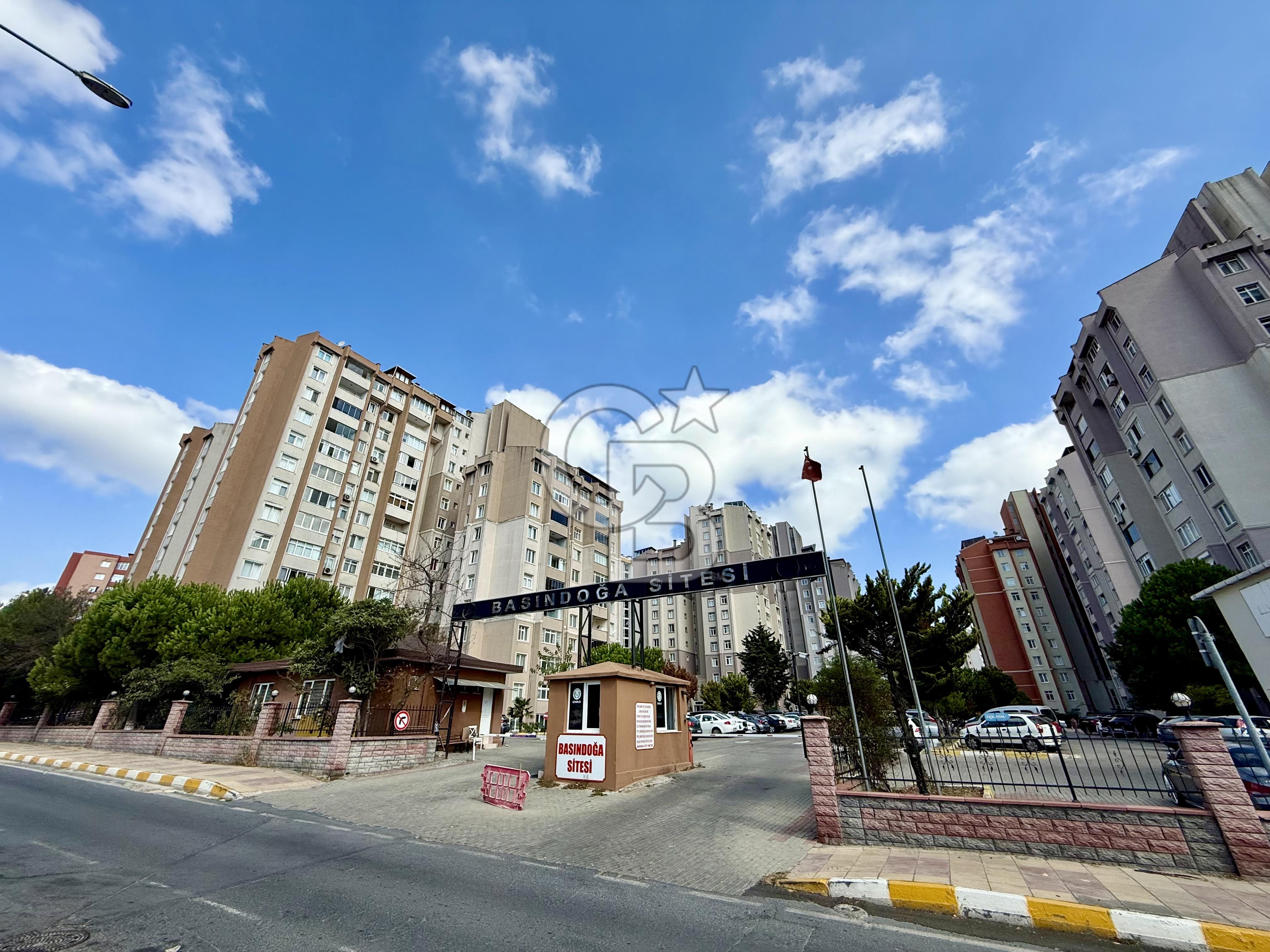 BEYLİKDÜZÜ BASINDOĞA SİTESİ SATILIK 3+1 DAİRE FULL TADİLATLI