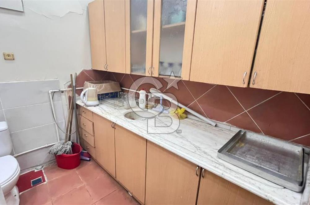 Balçova Ata Caddesinde 27 m2 Satılık Köşe Dükkan