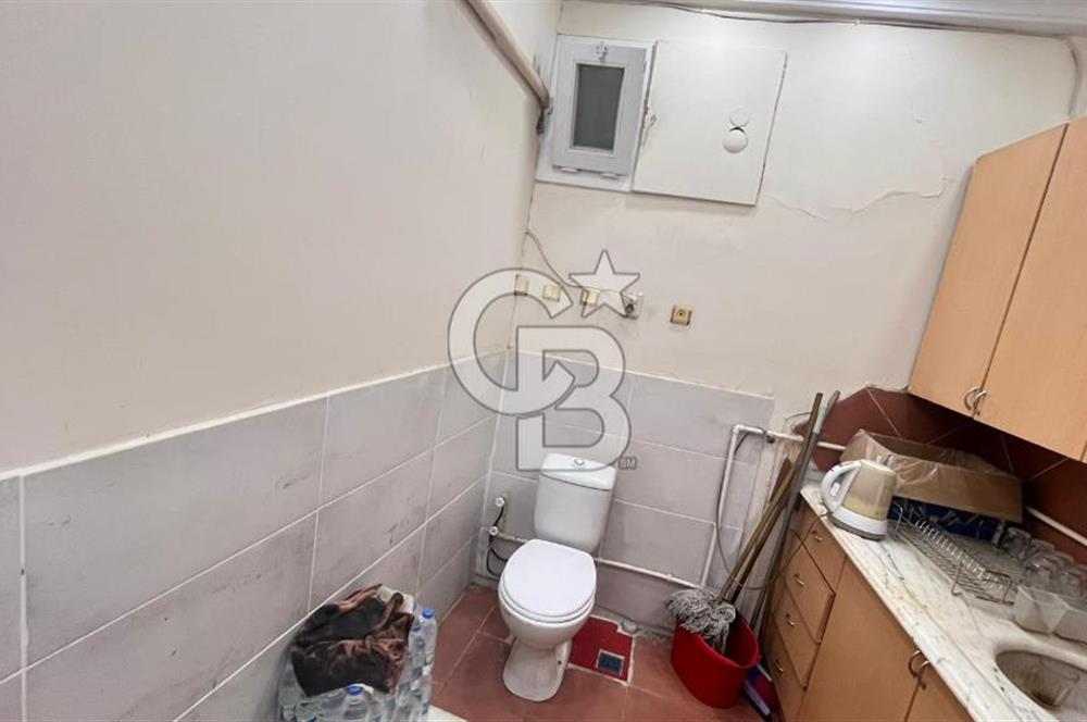 Balçova Ata Caddesinde 27 m2 Satılık Köşe Dükkan
