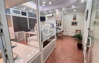 Balçova Ata Caddesinde 27 m2 Satılık Köşe Dükkan