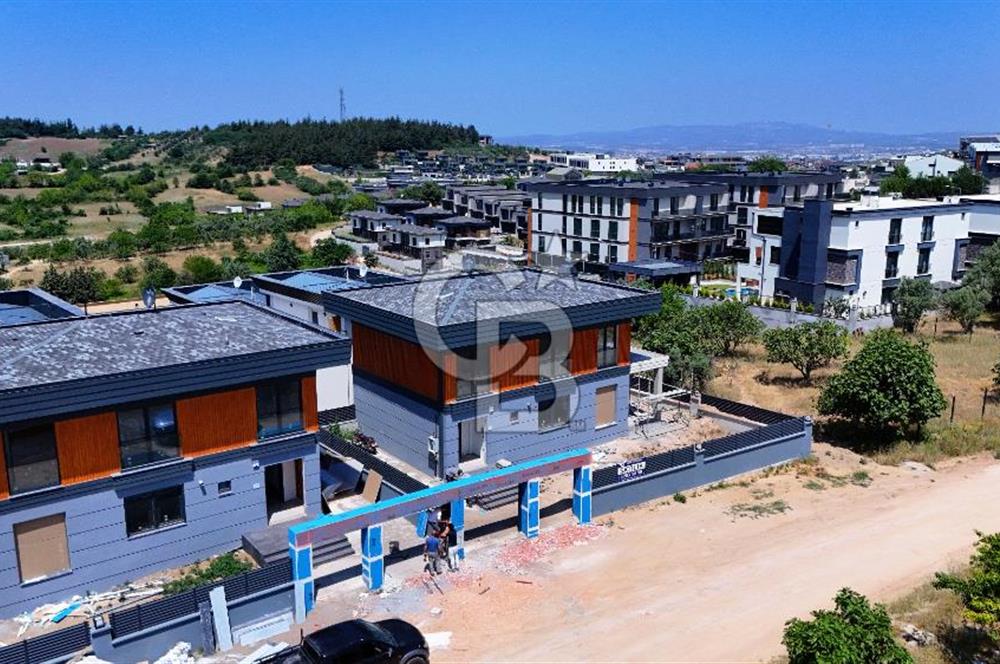 GÜMÜŞTEPEDE MANZARALI MÜSTAKİL HAVUZLU VİLLA