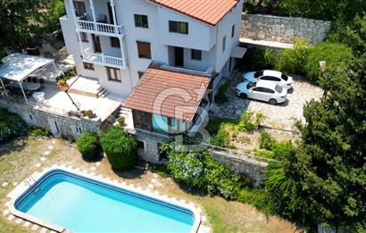  Urla Ağaçlı yol’da Satılık Müstakil Havuzlu Malikane