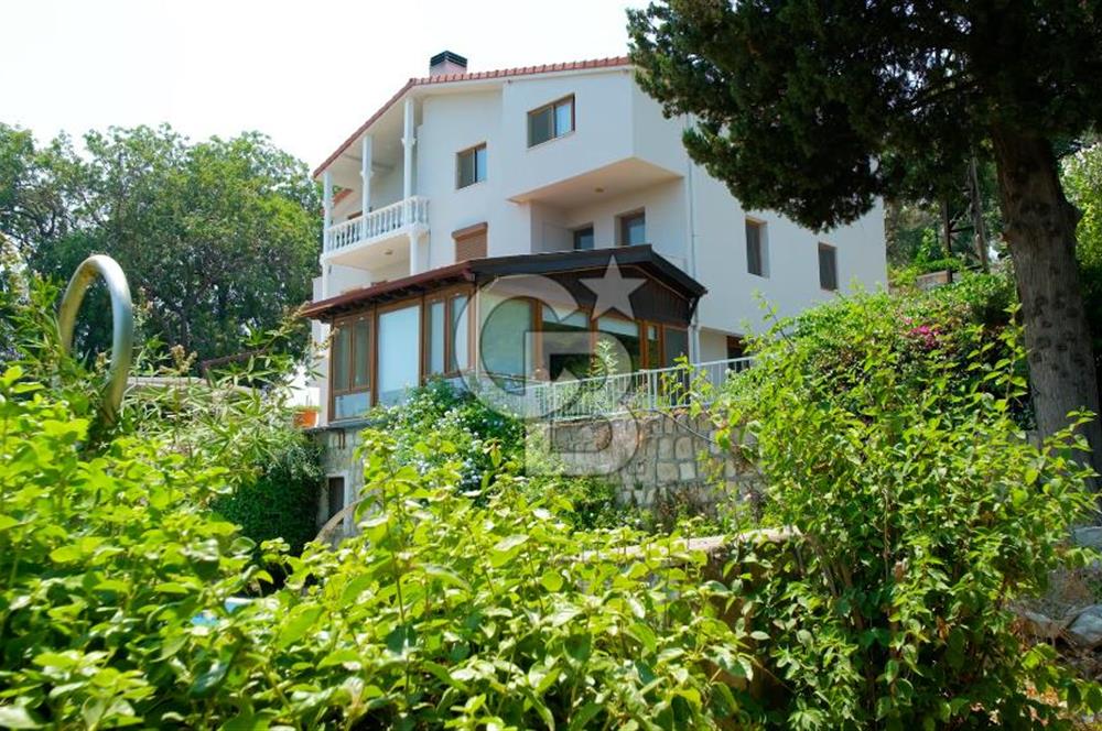  Urla Ağaçlı yol’da Satılık Müstakil Havuzlu Malikane