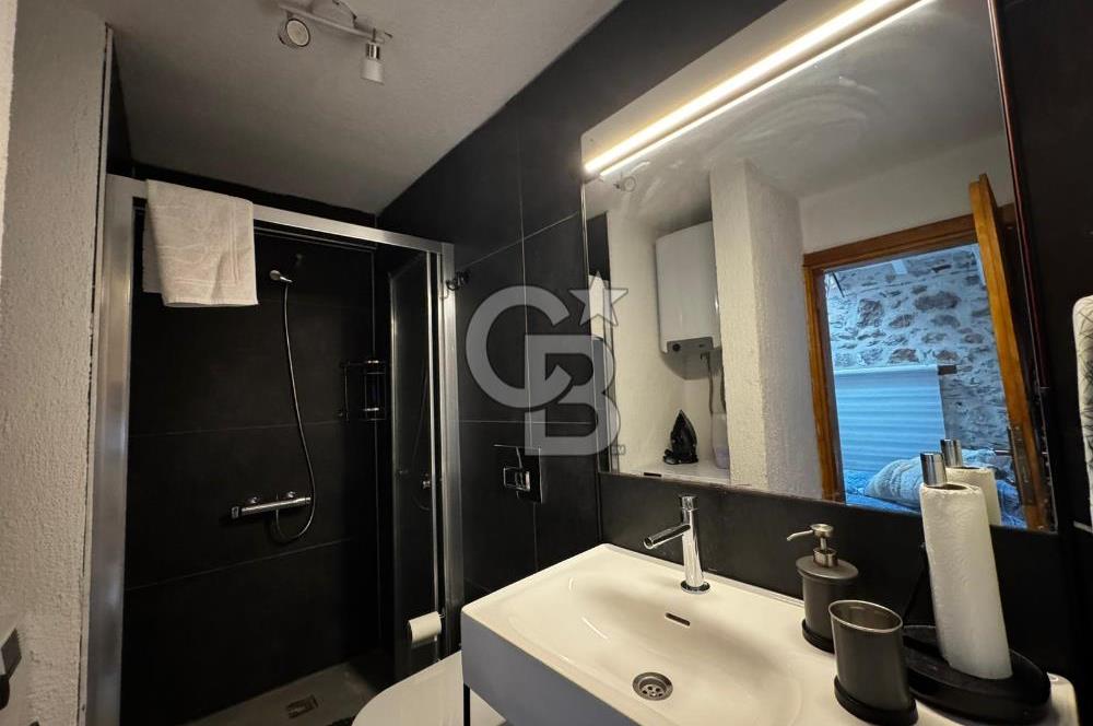 AYVALIK KÜÇÜKKÖYDE HAZIR GELİRLİ AIRBNB İŞLETMELİ KOMPLE MÜLK