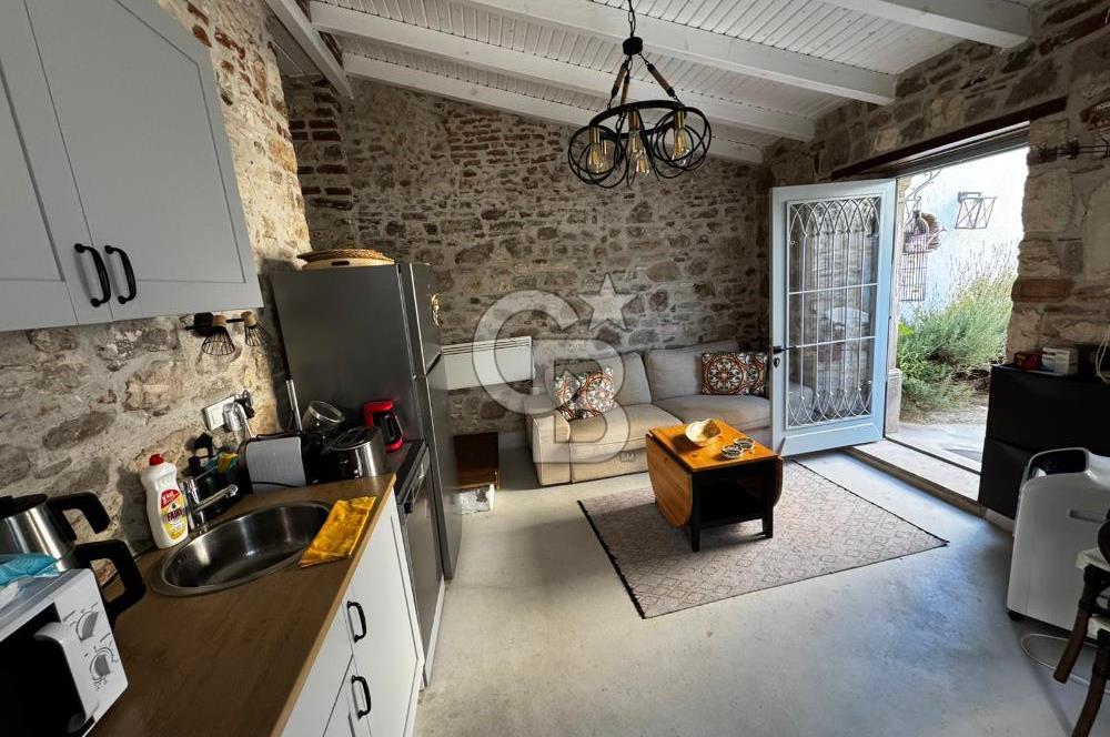 AYVALIK KÜÇÜKKÖYDE HAZIR GELİRLİ AIRBNB İŞLETMELİ KOMPLE MÜLK