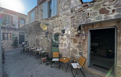 AYVALIK KÜÇÜKKÖYDE HAZIR GELİRLİ AIRBNB İŞLETMELİ KOMPLE MÜLK