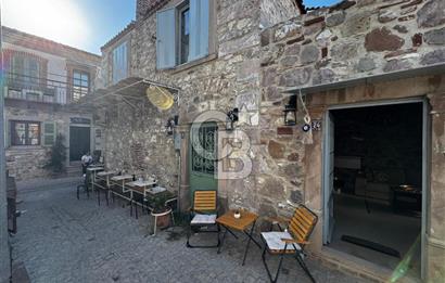 AYVALIK KÜÇÜKKÖYDE HAZIR GELİRLİ AIRBNB İŞLETMELİ KOMPLE MÜLK