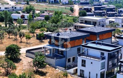 GÜMÜŞTEPEDE MANZARALI MÜSTAKİL HAVUZLU VİLLA