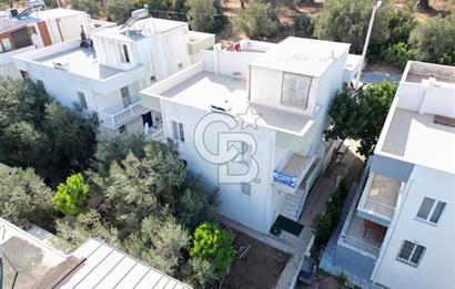 Ayvalık Sarımsaklıda Satılık Deniz Manzaralı 3+1 Villa