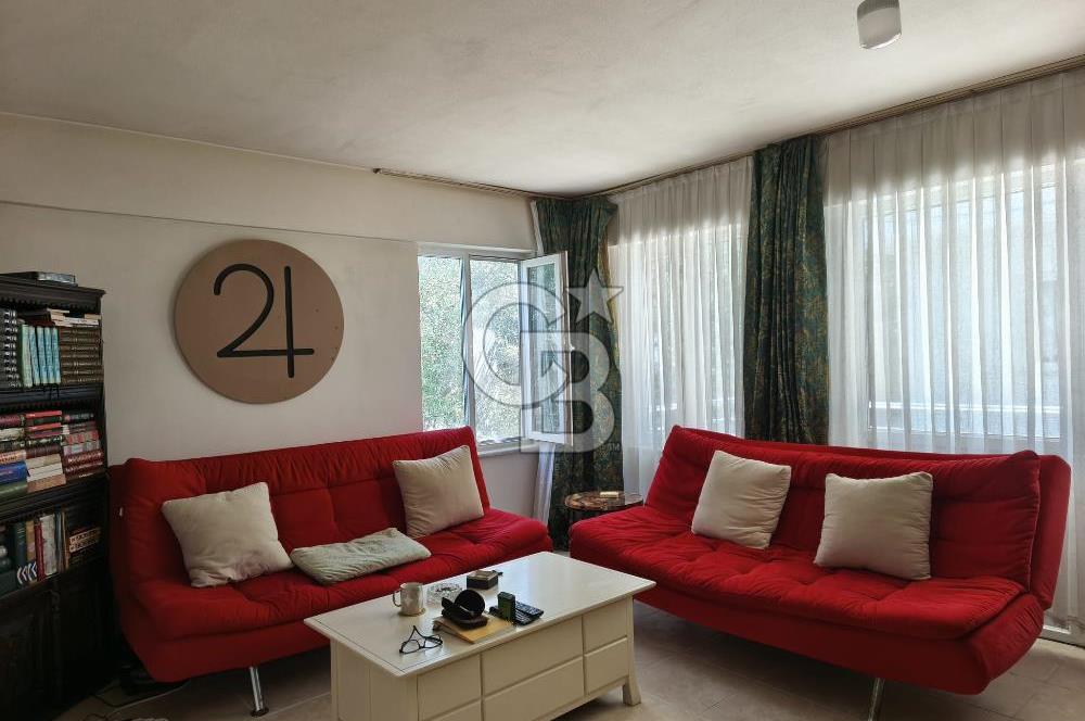 Ayvalık Sarımsaklıda Satılık Deniz Manzaralı 3+1 Villa