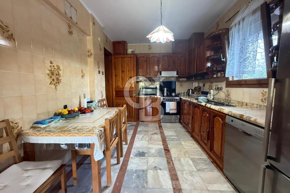  Urla Ağaçlı yol’da Satılık Müstakil Havuzlu Malikane