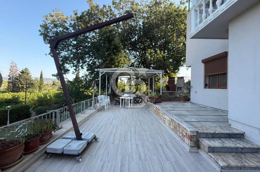  Urla Ağaçlı yol’da Satılık Müstakil Havuzlu Malikane