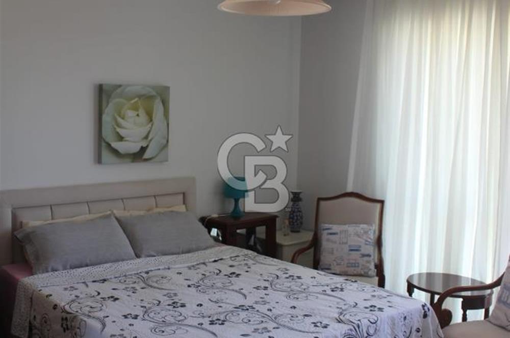 ÇEŞME DALYANKÖY MEVKİNDE DENİZ MANZARALI SİTE İÇERİSİNDE VİLLA