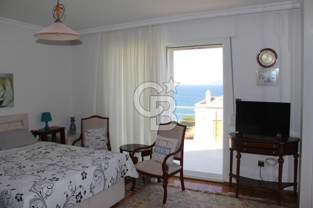 ÇEŞME DALYANKÖY MEVKİNDE DENİZ MANZARALI SİTE İÇERİSİNDE VİLLA