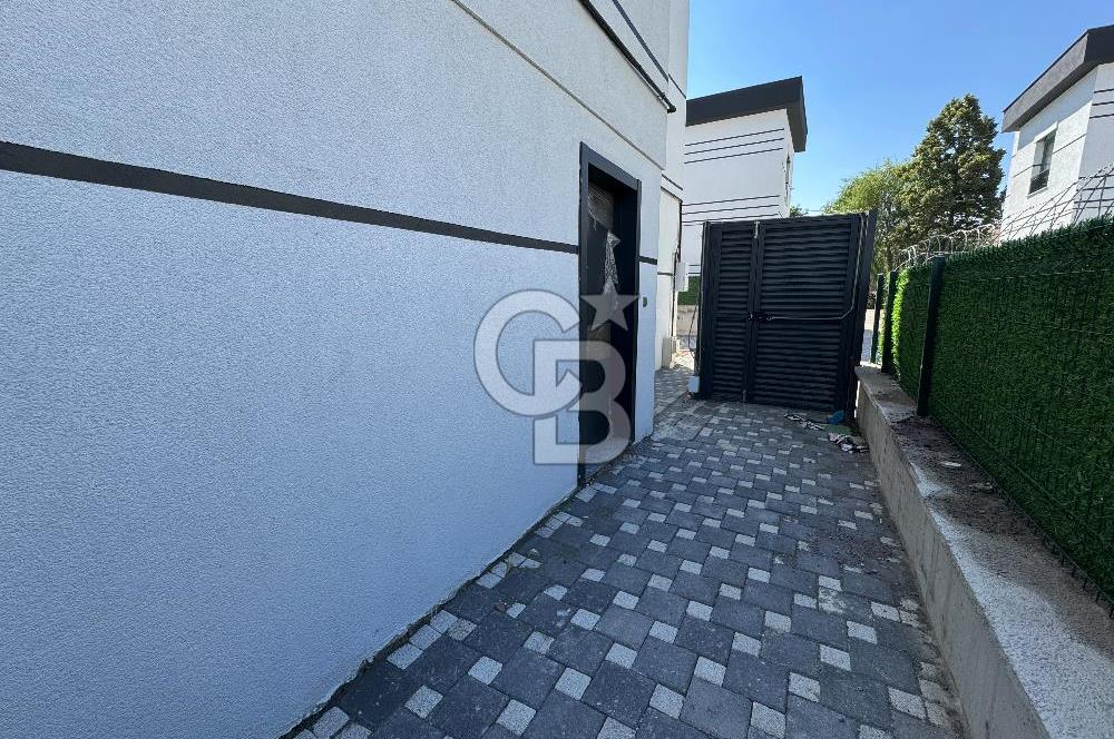 EĞRİBUCAK MAHALLESİNDE TAKASA AÇIK 4+1 VİLLA