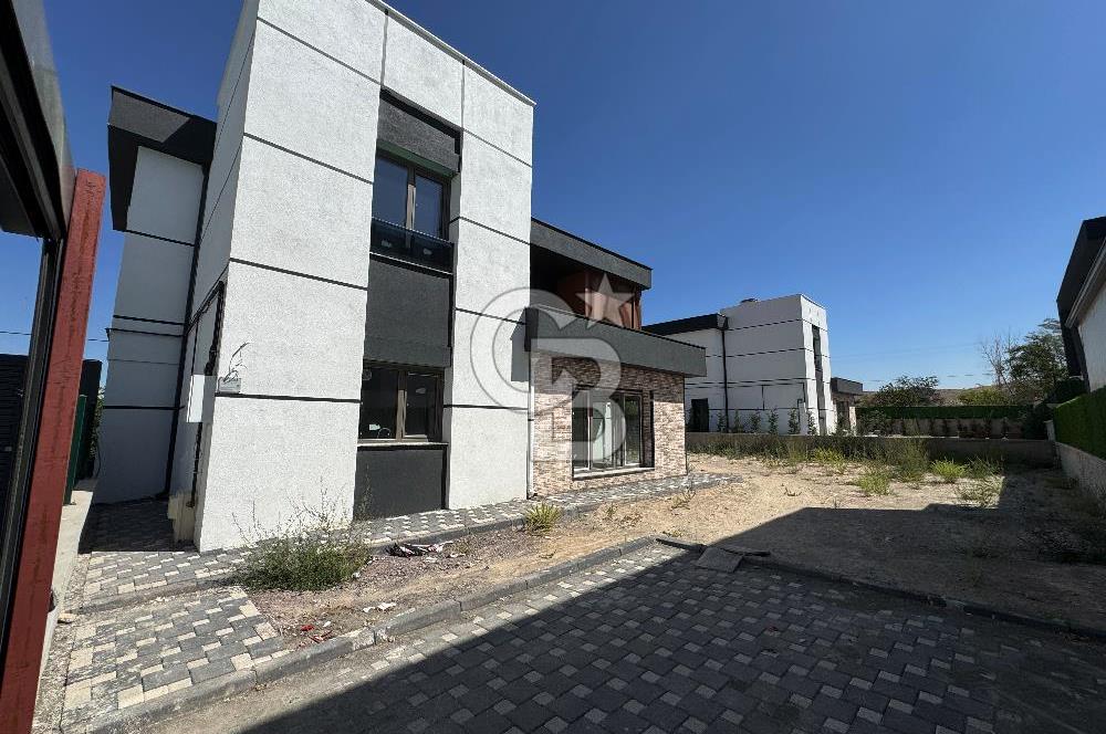 EĞRİBUCAK MAHALLESİNDE TAKASA AÇIK 4+1 VİLLA