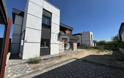 EĞRİBUCAK MAHALLESİNDE TAKASA AÇIK 4+1 VİLLA
