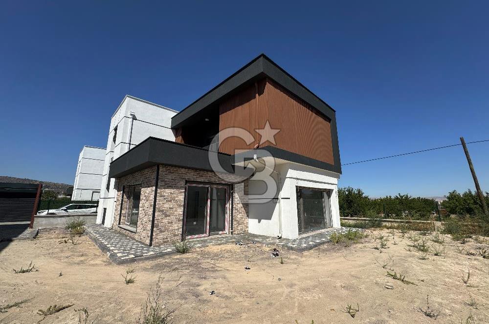 EĞRİBUCAK MAHALLESİNDE TAKASA AÇIK 4+1 VİLLA