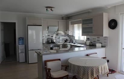 ÇEŞME DALYANKÖY MEVKİNDE DENİZ MANZARALI SİTE İÇERİSİNDE VİLLA