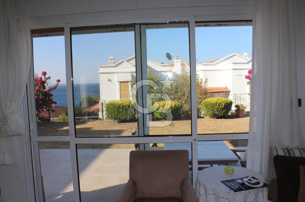 ÇEŞME DALYANKÖY MEVKİNDE DENİZ MANZARALI SİTE İÇERİSİNDE VİLLA
