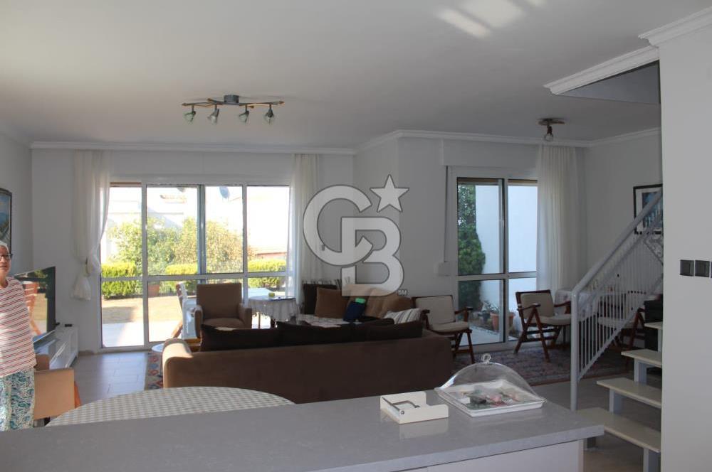 ÇEŞME DALYANKÖY MEVKİNDE DENİZ MANZARALI SİTE İÇERİSİNDE VİLLA