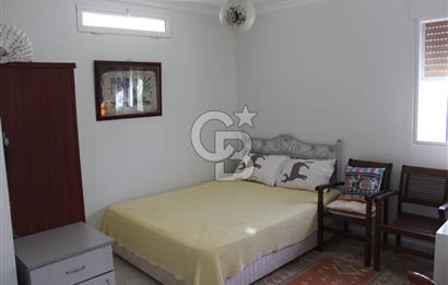 ÇEŞME DALYANKÖY MEVKİNDE DENİZ MANZARALI SİTE İÇERİSİNDE VİLLA